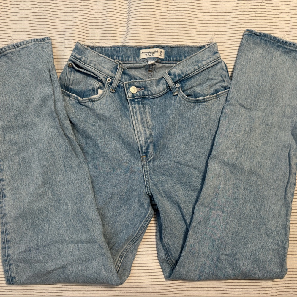 A&F 90s Straight High Rise Jeans